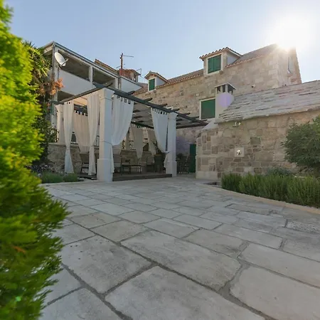 Bante - Luxury Stone House