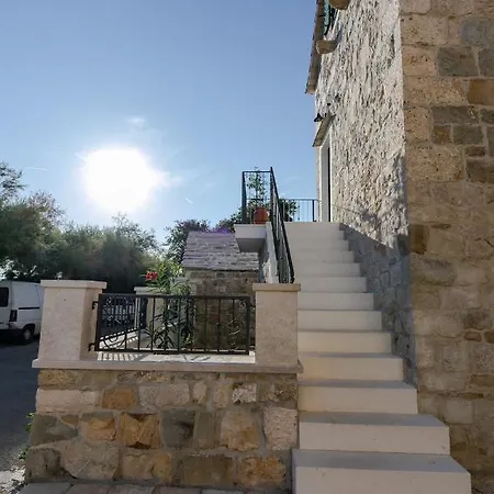 Bante - Luxury Stone House