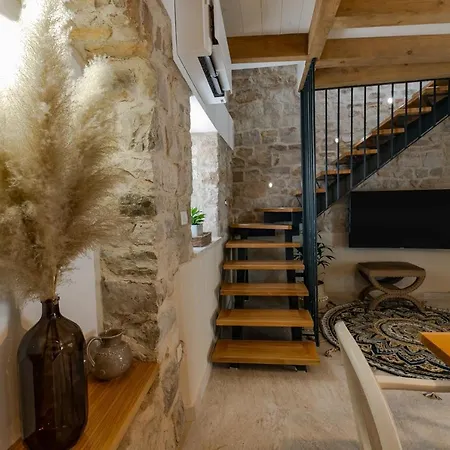 Villa Bante - Luxury Stone House Kastela