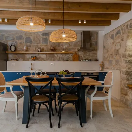 Bante - Luxury Stone House Villa